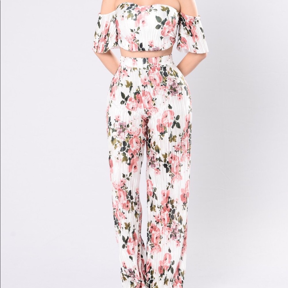 🌸 FASHION NOVA 🌸 Garden GLAM pants 🌸 BRAND NEW